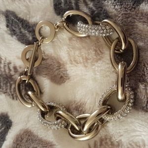 Beautiful bracelet with diamond rhinestones.